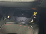 運転席、助手席にはシートヒーターが付いています。最近の冬場は例年よりも寒くなっています。。。シートヒーターがあるとないとじゃ大違い!ぜひお試しあれ!