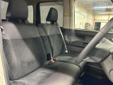 運転席まわりには十分なスペースがあり、大柄な方でもゆったり運転していただける環境です。