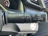 操作しやすいウインカーレバーで、安全な車線変更をサポート。スムーズな操作感で、運転の信頼性を高めます。