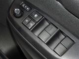 電動格納式ドアミラー・パワーウインドウを装備しています。