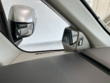 停車時や発進時、対向車とのすれ違いや路肩に寄せる時など、車両左側前方を確認するときに役立ちます♪