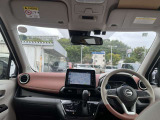 視界広々で運転しやすいインパネ