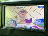 明るく見やすいモニターで、様々な情報を確認できます。運転中に必要な情報を的確に把握し、安全運転をサポートします。