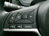 ハンドルスイッチで車両設定・オーディオの選曲や音量調整などが出来、安全性もアップ。
