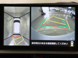 パノラミックビューモニター付きです。車両を上から見たような映像をディスプレイオーディオ画面に表示。運転席からの目視だけでは見にくい、車両周辺の状況をリアルタイムでしっかり確認できます。