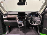 Aピラーの傾斜やヒップポイントの位置を最適化。ひらけた前方視界とノンストレスな運転姿勢で快適なドライブが楽しめます。