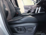 パワーシート搭載。微妙な調整が手軽にでき、ピッタリなポジションで運転することが可能です。