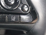 レーダークルーズコントロールには全車速追従機能を搭載し、ミリ波レーダーと単眼カメラで先行車を認識し、車速に応じた車間距離を保ちながら先行車に追従し、ドライバーの運転負荷を軽減します。