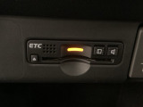 アクセサリーソケットの横にETCがついています。高速道路の料金所の通過も楽々です。カードの取り出しもしやすい場所についています。