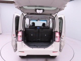 どっかり開きましたトランク。荷物だってたくさん入ります。