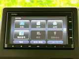 多彩な機能を備えたナビゲーションシステムで、快適なドライブをサポート。CDやラジオ、Bluetooth接続も可能です。普段使いから長距離移動まで、便利に活用いただけます。