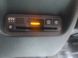 ETC車載器のお写真です。高速道路など、有料道路を通過する際には大変便利な装備ですね♪