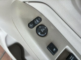 狭い駐車場で便利な電動格納ドアミラーが付いています。