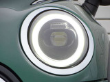 リング型のデイライトとウィンカーランプがなんともMINIならでわで目立つこと間違いなし!夜も安心な明るいLEDヘッドライトです!車となります。