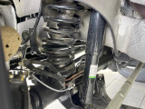 お車を安心してお乗りいただく為には、足回りの定期点検が欠かせません。サービスサポート(有償保証)では無料点検もご提供しており、安心のカーライフをお過ごしいただけるサポート体制が整っています。