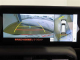 パノラミックビューモニター付きです。車両を上から見たような映像をディスプレイオーディオ画面に表示。運転席からの目視だけでは見にくい、車両周辺の状況をリアルタイムでしっかり確認できます。