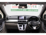 ステアリングの剥げもありません!! 運転する際に目に付くところですので綺麗な方がいいですよね☆ またダッシュボードも綺麗ですよ☆何か剥がした跡がベタベタ残っていると目に付いて嫌ですよね!