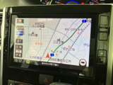 見やすい地図画面で、スムーズなナビゲーションをサポート。運転に集中できます。快適なドライブをさらに楽しめます。
