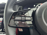 ステアリングスイッチでナビやオーディオ操作ができます。