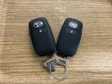 【スマートキー】 スマートキーを携帯していれば、ドアハンドルのボタンを押すだけでロックの解除ができます。