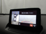 狭い場所での駐車やすれ違いなどでより的確な運転操作に役立つ360&deg;ビューモニターが装備されています。