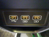 充電用USBジャック(急速充電対応タイプ2個付)付きです♪