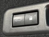 【パワーバックドア】スマートキーや運転席のボタンを押すだけでリアゲートが自動で開閉します!荷物を持っている時や、高い位置にあるバックドアを閉める際に便利な機能です♪