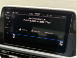 便利なスマホ連携機能( Apple CarPlay・Android Auto対応)を搭載!お手持ちのスマートフォンを接続するだけで、大画面の純正モニターに使い慣れたスマホの地図アプリや音楽アプリが映し出されます!