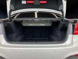 トランクスペースも充分な広さがございます。ゴルフバッグも収納可能です。