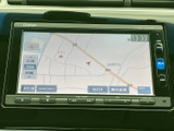 見やすい地図画面は、運転中の情報収集に役立ちます。スムーズな操作性で、目的地までのナビゲーションをサポートします。