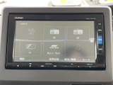 お気に入りの音楽を高品質で楽しめます。様々なソースに対応し、快適なドライブのお供に最適です。ラジオもクリアな音質で聴けます。