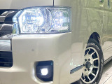 【LEDヘッドライト】悪天候や夜間走行時も良好な視界を確保し安心して運転できる高輝度LEDヘッドライトを装備!点灯速度が早く、消費電力も抑えられています。