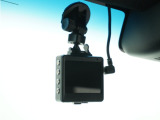 ◆ドライブレコーダー◆映像・音声などを記録する自動車用の装置です。 もしもの事故の際の記録はもちろん、旅行の際の思い出としてドライブの映像を楽しむことができます。