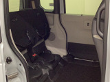 ★チップアップ&ダイブダウン機能付き【ULTR SEAT】は後席座面を左右分割で跳ね上げることができます☆トランクで積載できない背の高い荷物をラクラク収納できます。ホンダ車ならではの人気装備です♪