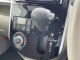 【 オートエアコン 】車内温度を感知して自動で温度調整をしてくれるのでいつでも快適な車内空間を創り上げます!//