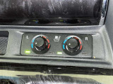シートベンチレーション付きです。シートと密着部分の空気を換気して蒸れを防いでくれるので、暑い時期も快適に過ごせます♪一度使ったら手放せません!