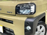 【LEDヘッドライト】悪天候や夜間走行時も良好な視界を確保し安心して運転できる高輝度LEDヘッドライトを装備!点灯速度が早く、消費電力も抑えられています。