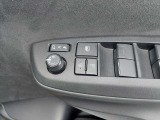 運転席に居ながらミラーコントロールできます!