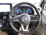運転が楽しくなる明るく開放的な運転席まわりです。