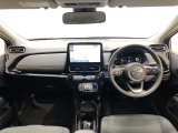 シンプルながら機能性あふれる運転席廻りです。視界性もよく、運転しやすいですよ。