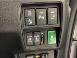 【両側パワースライドドア】両側がパワースライドドアになっており、運転席のスイッチやスマートキーのボタンからでも開閉が可能です!狭い駐車場でのお子様の乗り降りに便利です
