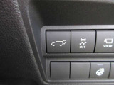 【パワーバックドアスイッチ】運転席からスイッチ操作でバックドアを自動開閉でき、とても便利です!