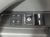 ボタン一つで自分好みの運転位置を一瞬で再現します!シートや鏡の位置を記憶できるので、家族で運転を交代してもすぐにベストな姿勢に戻せます。細かく電動調節でき、長距離ドライブでも疲れず快適です。