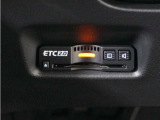 ◆ETC2.0装着◆進化したドライブ体験。料金収受システムだけだったETCが生まれ変わって、高速道路を賢く使うETC2.0に進化しました。多彩な情報サービスが便利で快適なドライブ体験を提供します。