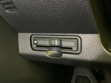 ハンドルの左下にETCがついています。高速道路の料金所の通過も楽々です。 カードの取り出しもしやすい場所についています。