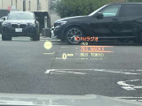 人気のヘッドアップディスプレイ!現在の車速、ナビゲーション・システムによるルート案内の矢印表示、チェック・コントロール、前車接近警告など、さまざまな情報をドライバーの視界内に直接表示いたします!