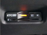 ◆ETC2.0装着◆進化したドライブ体験。料金収受システムだけだったETCが生まれ変わって、高速道路を賢く使うETC2.0に進化しました。多彩な情報サービスが便利で快適なドライブ体験を提供します。