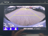 車庫入れ時に安心のバックカメラがついています。