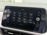 便利なスマホ連携機能( Apple CarPlay・Android Auto対応)を搭載!お手持ちのスマートフォンを接続するだけで、大画面の純正モニターに使い慣れたスマホの地図アプリや音楽アプリが映し出されます!