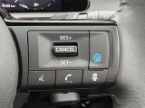 プロパイロットは、運転者が設定した車速を上限に先行車と車速に応じた車間距離を保ちながら、車線中央付近を走行するための運転操作を支援します。